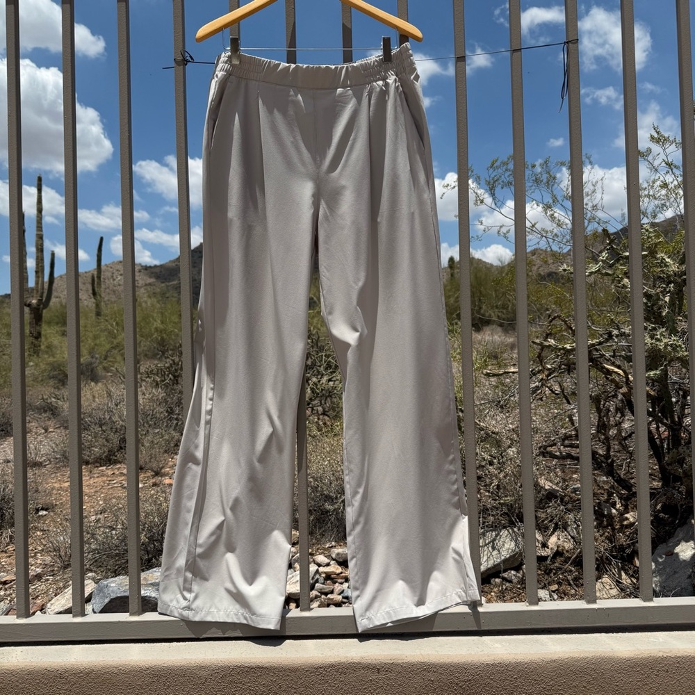 ⬇️💲Yogalicious NWOT Lightstreme Beckham Tan Trouser Pant